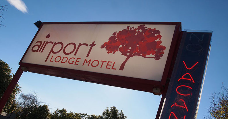 Airportlodge Sign